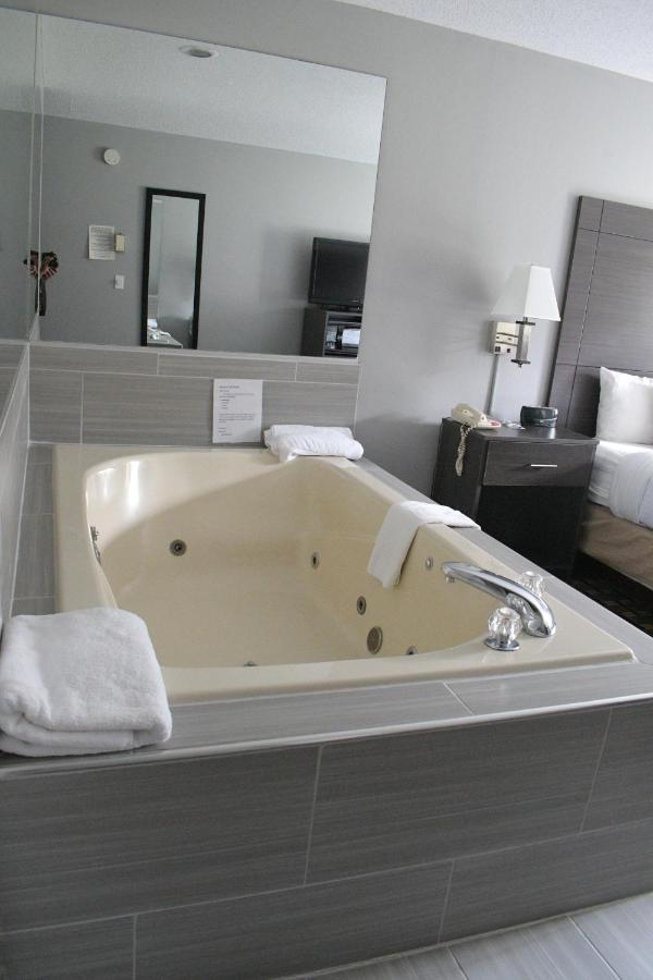 Adams Inn And Suites Εξωτερικό φωτογραφία