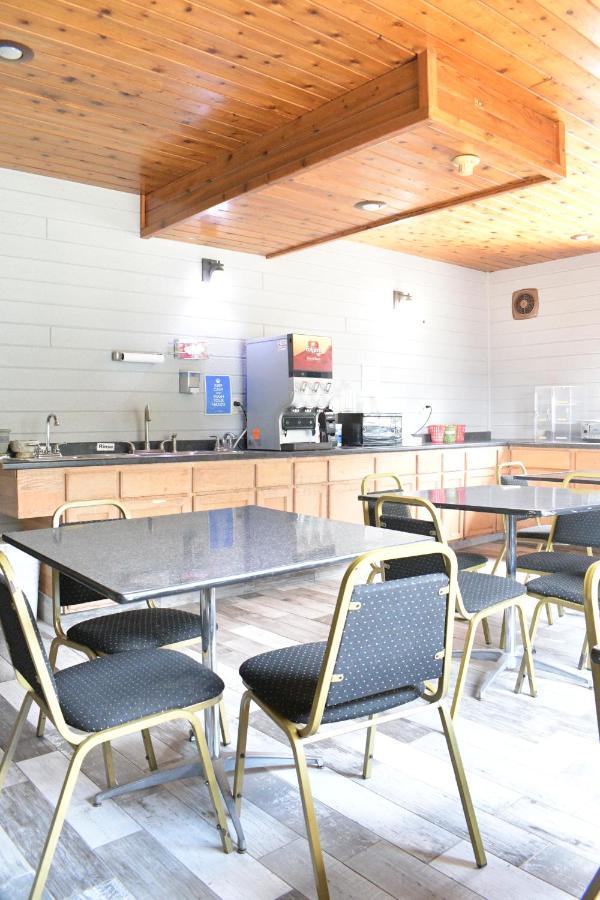 Adams Inn And Suites Εξωτερικό φωτογραφία