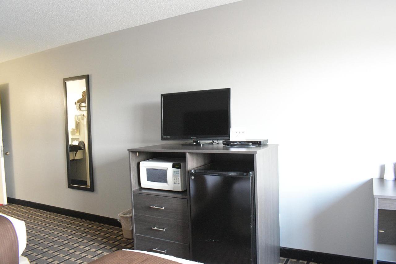 Adams Inn And Suites Εξωτερικό φωτογραφία