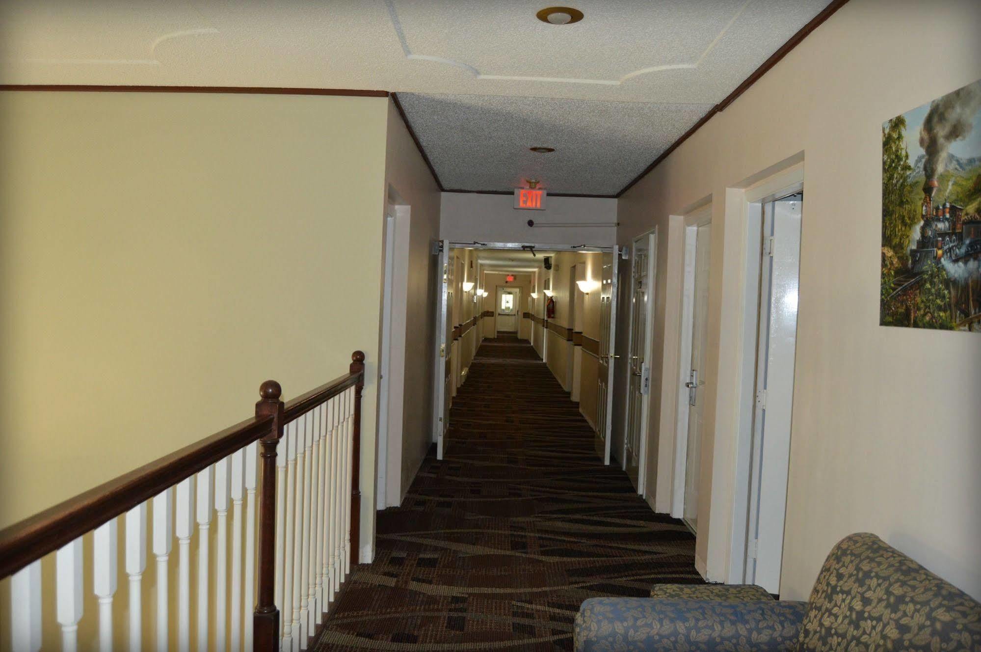 Adams Inn And Suites Εξωτερικό φωτογραφία
