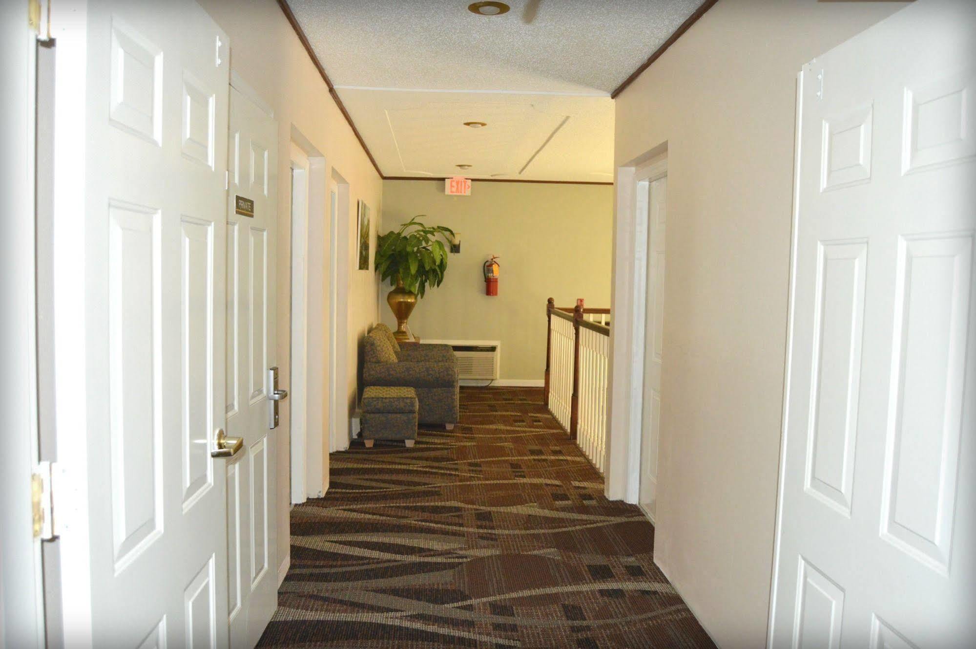 Adams Inn And Suites Εξωτερικό φωτογραφία