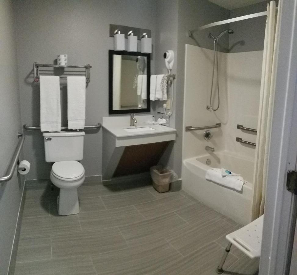 Adams Inn And Suites Εξωτερικό φωτογραφία